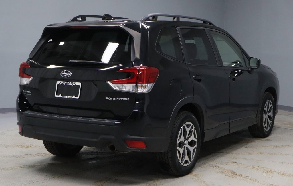 Used 2022 Subaru Forester Premium image 11