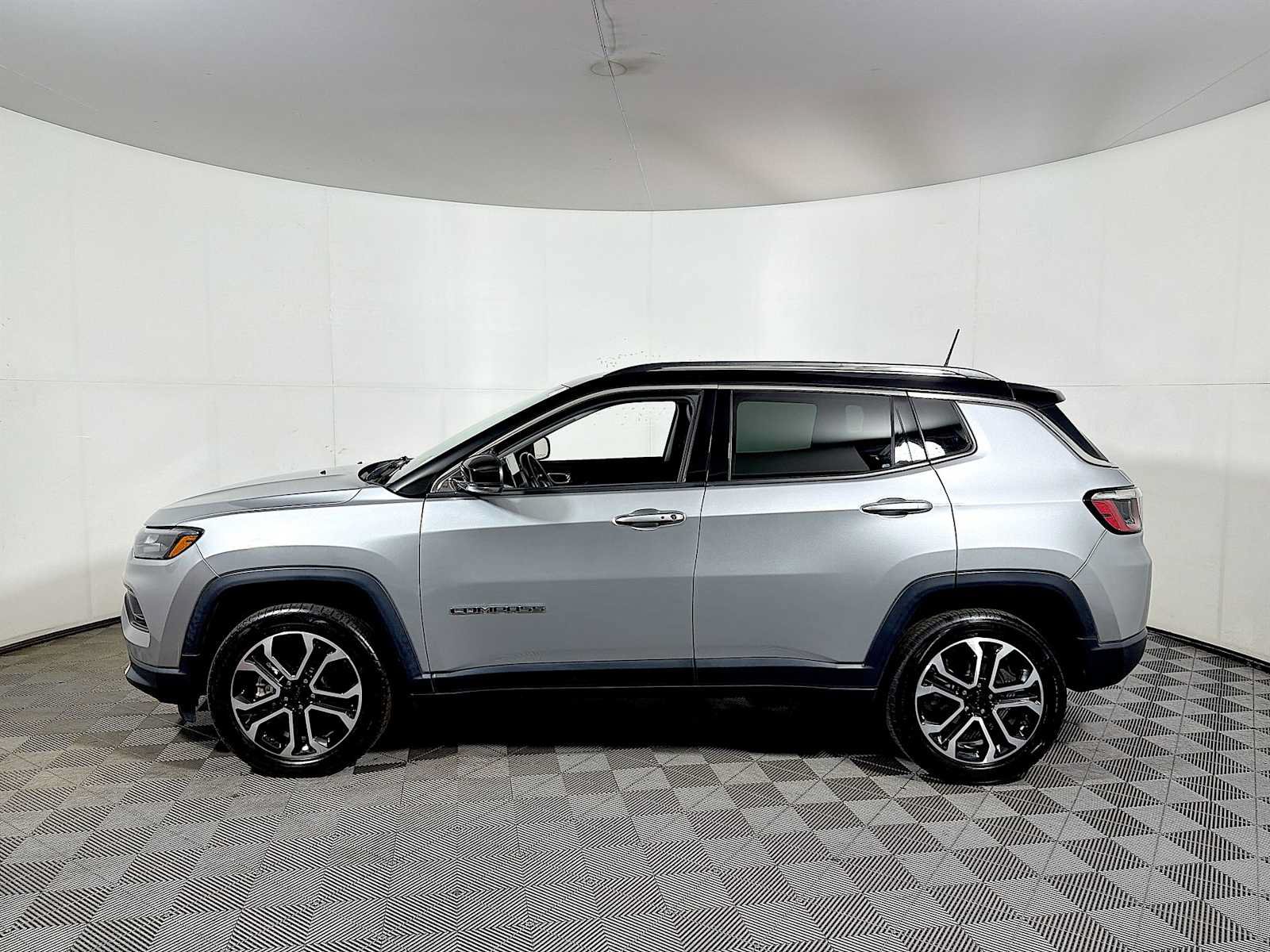 Used 2022 Jeep Compass Limited AWD/4WD image 4