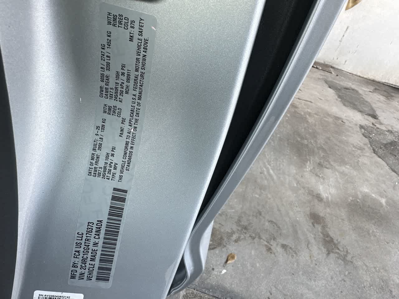 Used 2026 Chrysler Pacifica Limited FWD image 29