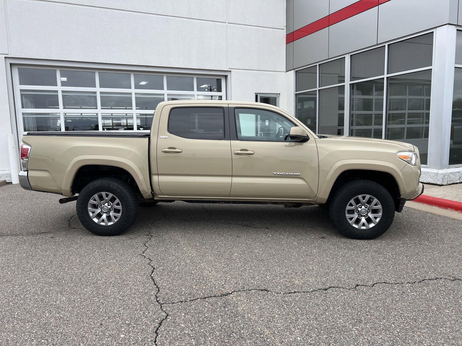 Used 2016 Toyota Tacoma SR5 w/ SR5 Appearance Package (SN) AWD/4WD image 23