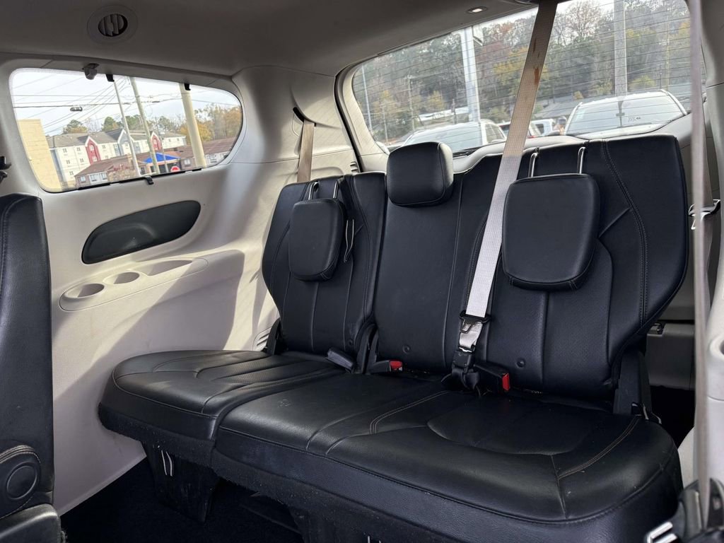 Used 2018 Chrysler Pacifica Touring-L image 24