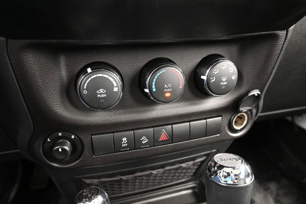 Used 2018 Jeep Wrangler Unlimited Sport S AWD/4WD image 19