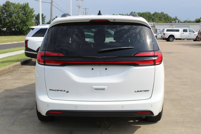 Used 2025 Chrysler Pacifica Limited FWD image 4