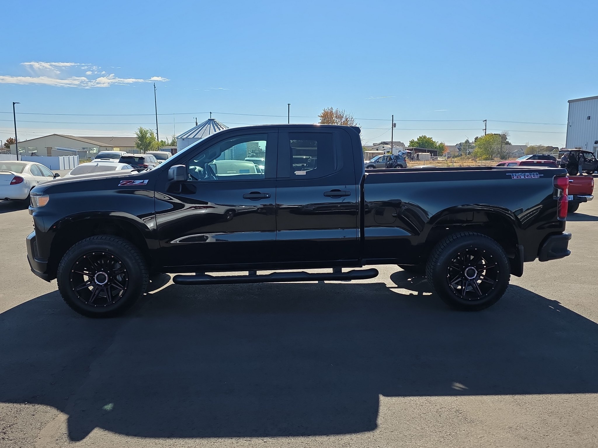 Used 2019 Chevrolet Silverado 1500 Custom Trail Boss w/ Custom Convenience Package AWD/4WD image 4