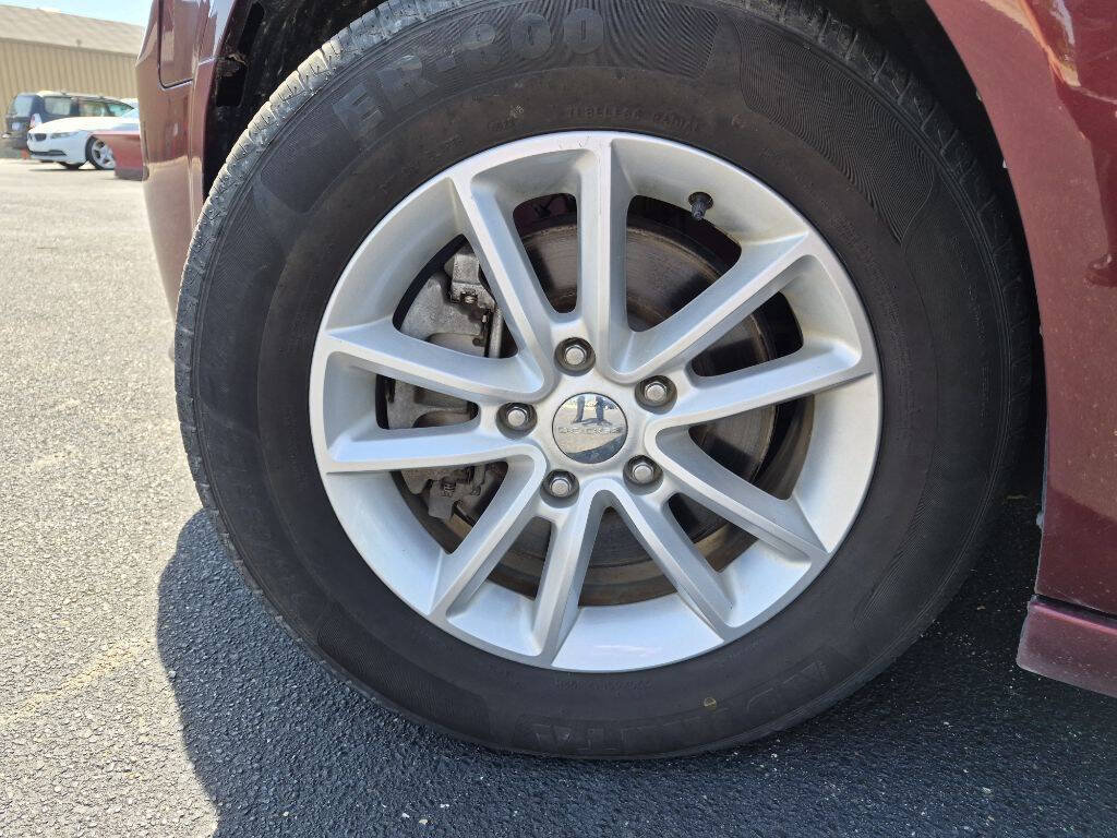 Used 2018 Dodge Grand Caravan SXT FWD image 12