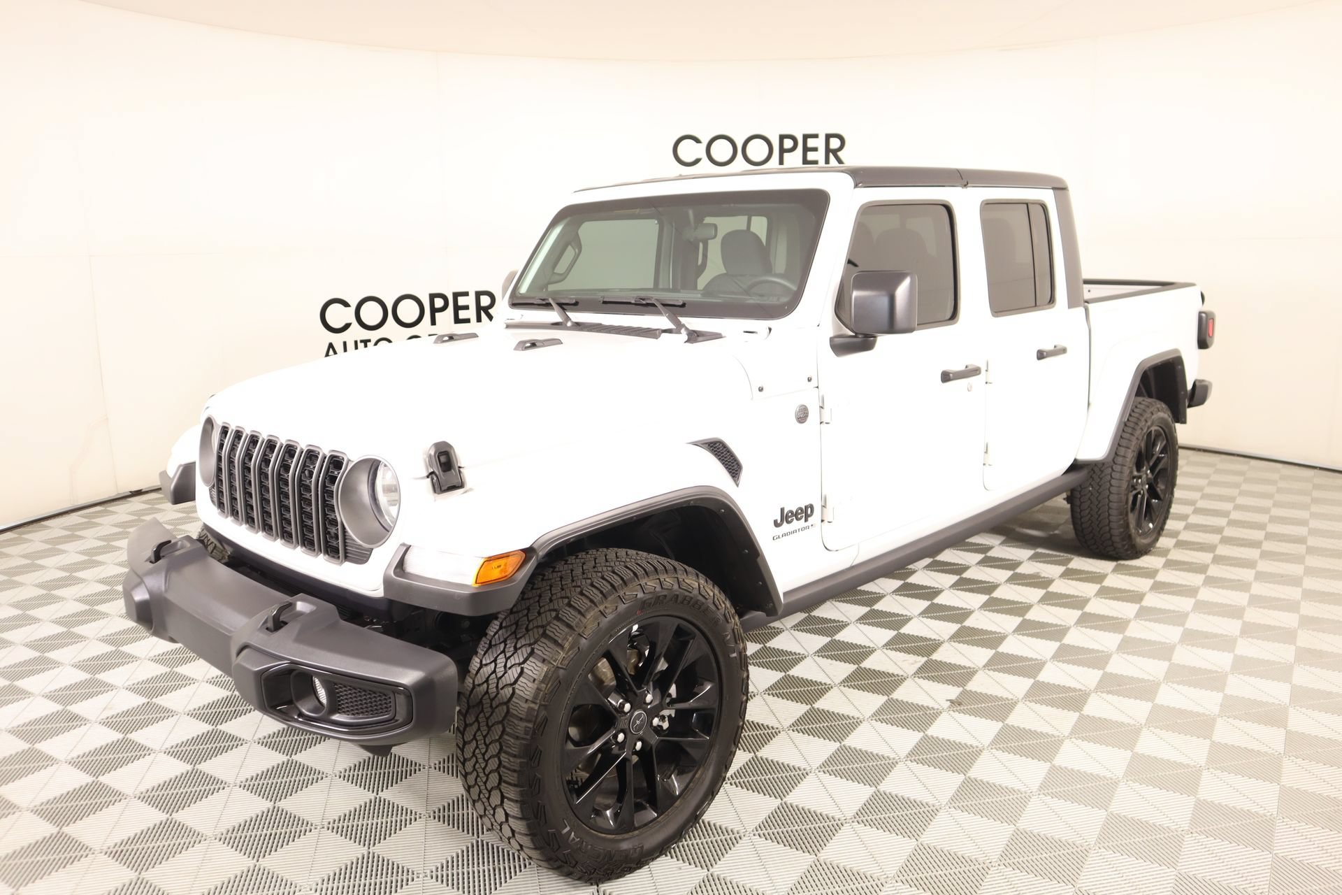 Used 2025 Jeep Gladiator Mojave AWD/4WD image 9