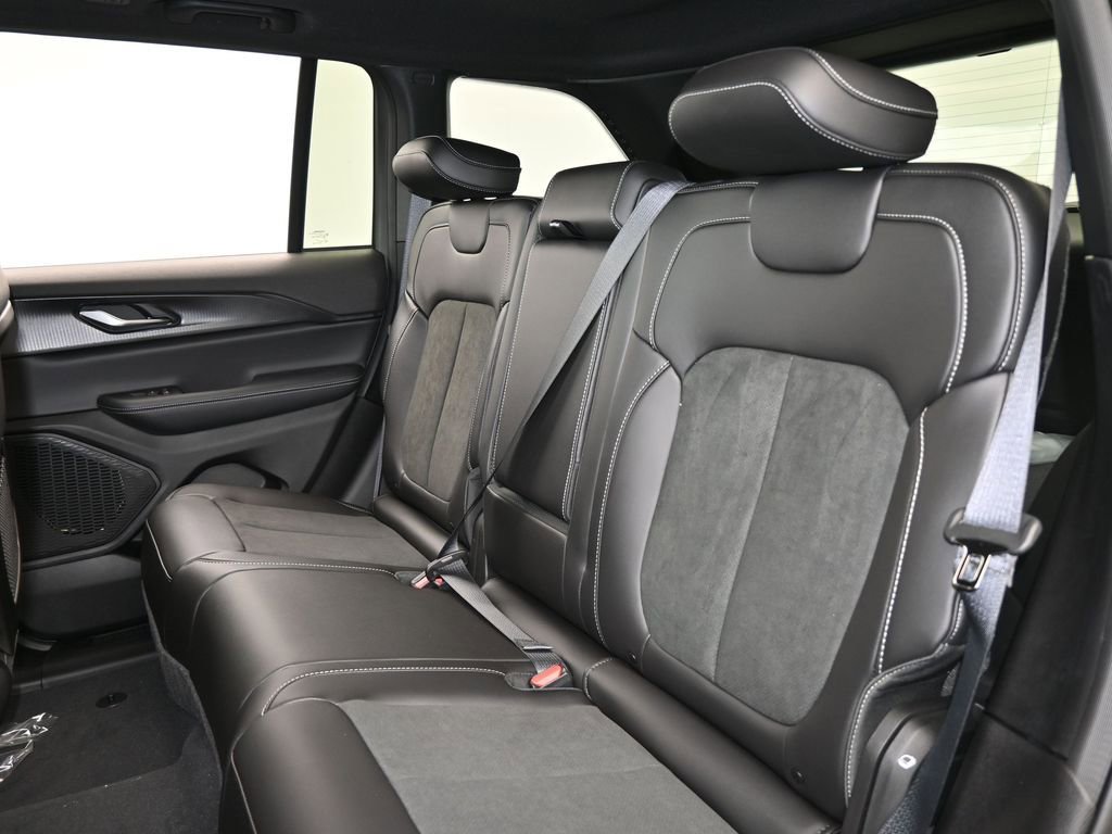 New 2025 Jeep Grand Cherokee Altitude image 27
