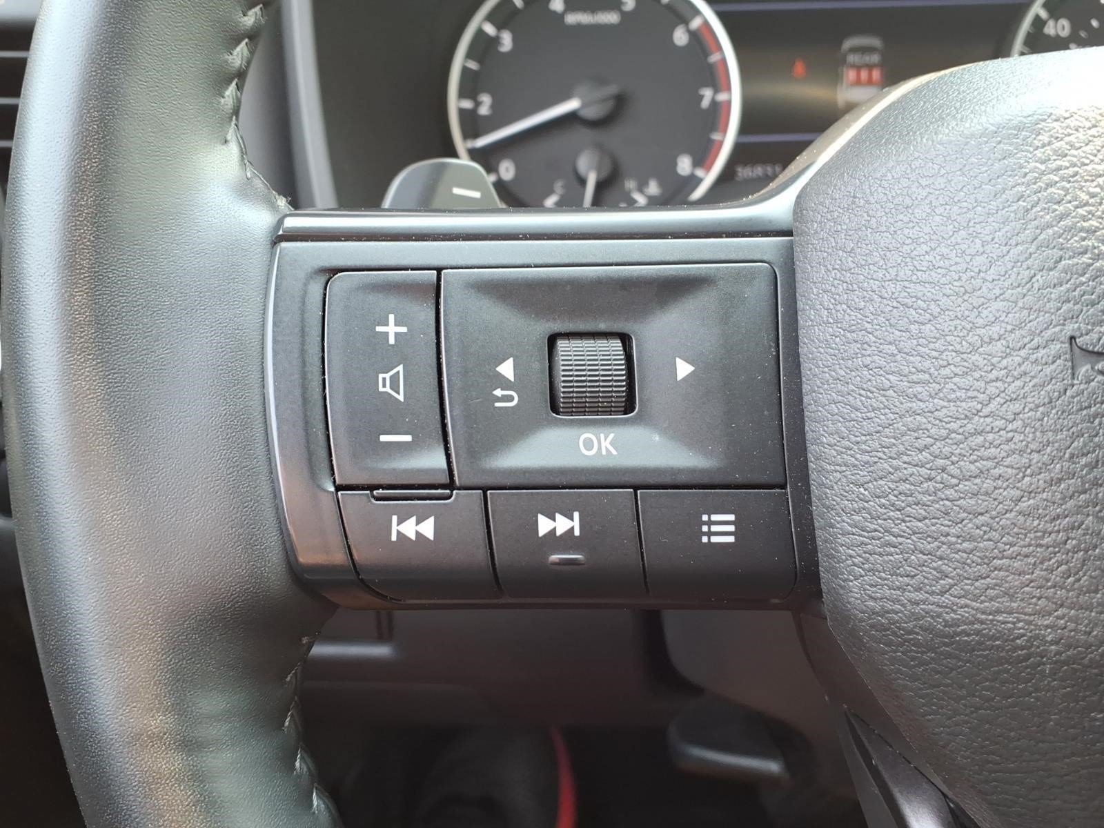 Used 2025 Nissan Rogue SV AWD/4WD image 25