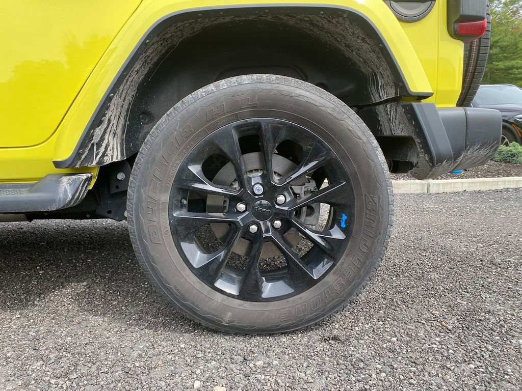 Used 2023 Jeep Wrangler Sahara AWD/4WD image 31