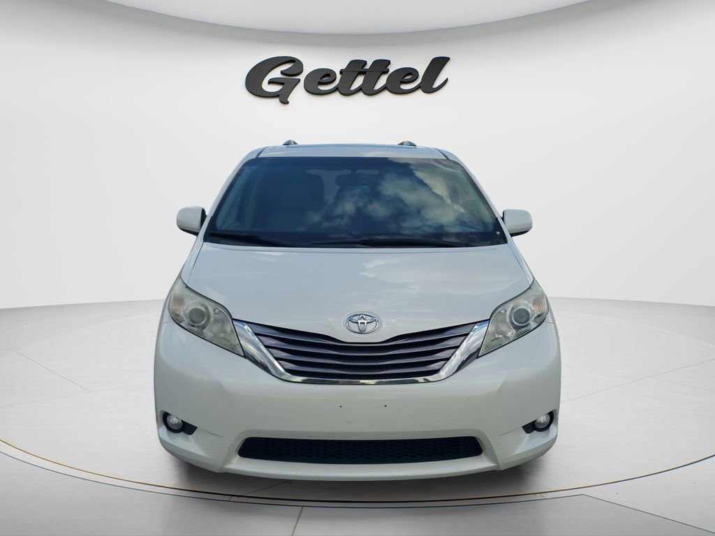 Used 2017 Toyota Sienna XLE w/ XLE Navigation Package FWD image 8