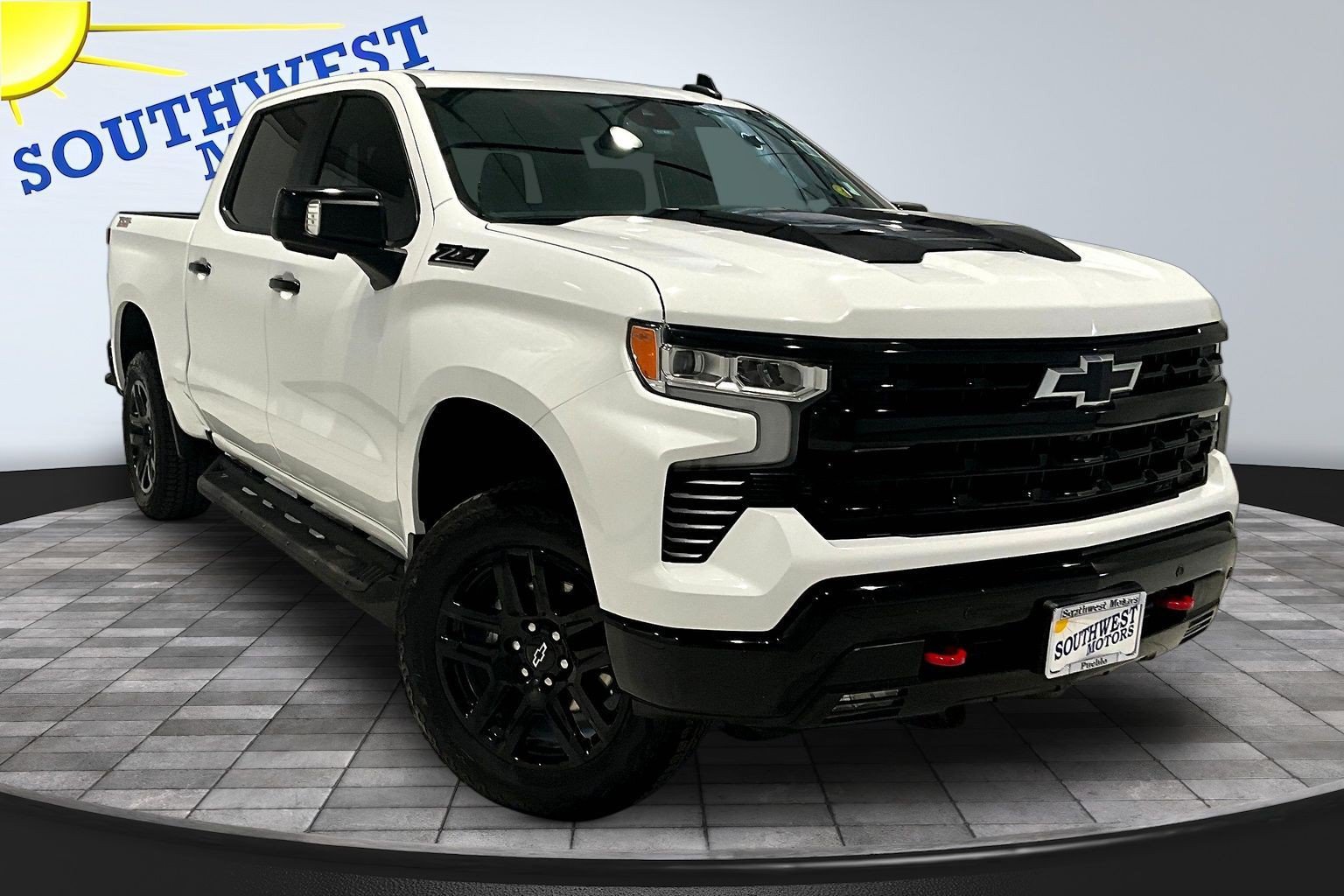 Used 2026 Chevrolet Silverado 1500 LT Trail Boss w/ LT Trail Boss Premium Package AWD/4WD image 3