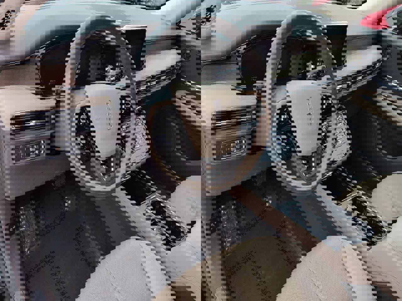 Used 2021 Lincoln Corsair Reserve w/ Equipment Group 201A image 2