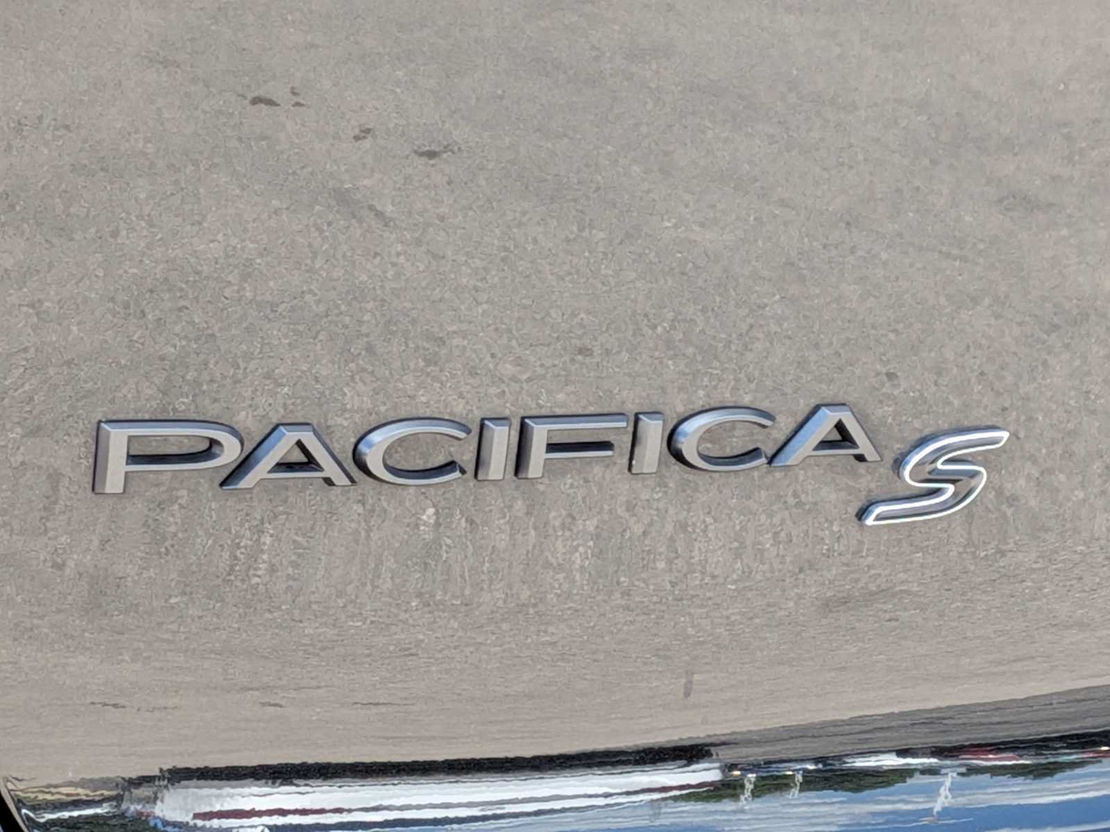 Used 2023 Chrysler Pacifica Limited w/ S Appearance Package AWD/4WD image 12