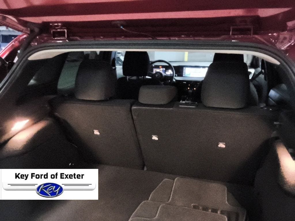 Used 2025 Nissan Kicks SV AWD/4WD image 14