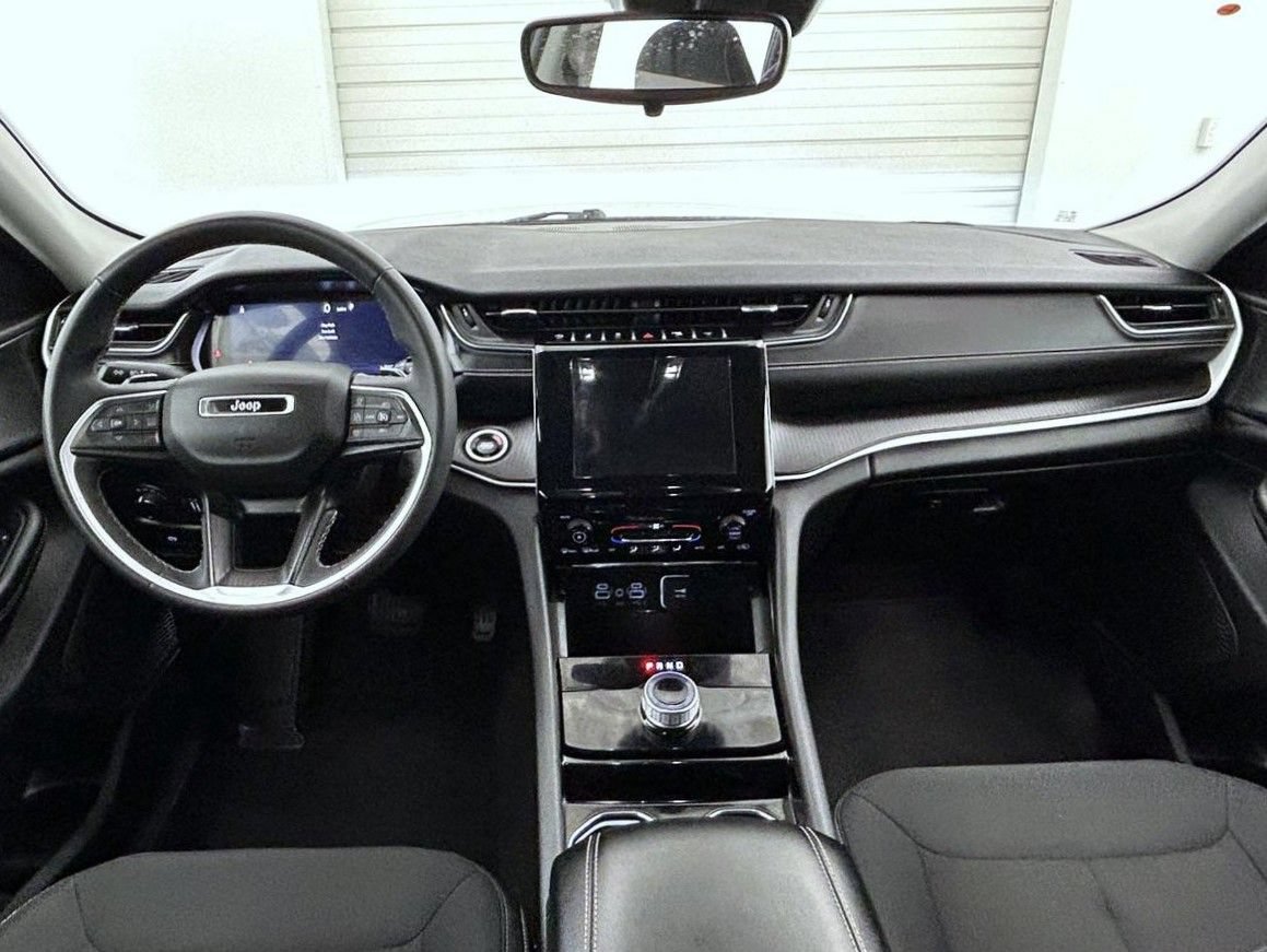 Used 2023 Jeep Grand Cherokee L Laredo AWD/4WD image 13