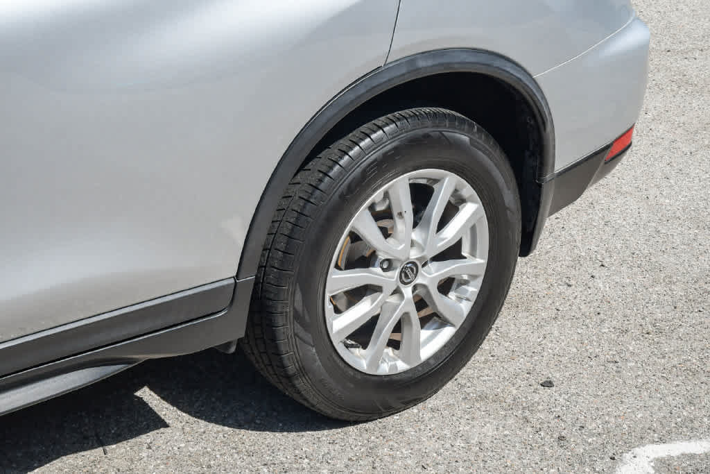 Used 2019 Nissan Rogue S w/ Special Edition Package FWD image 11