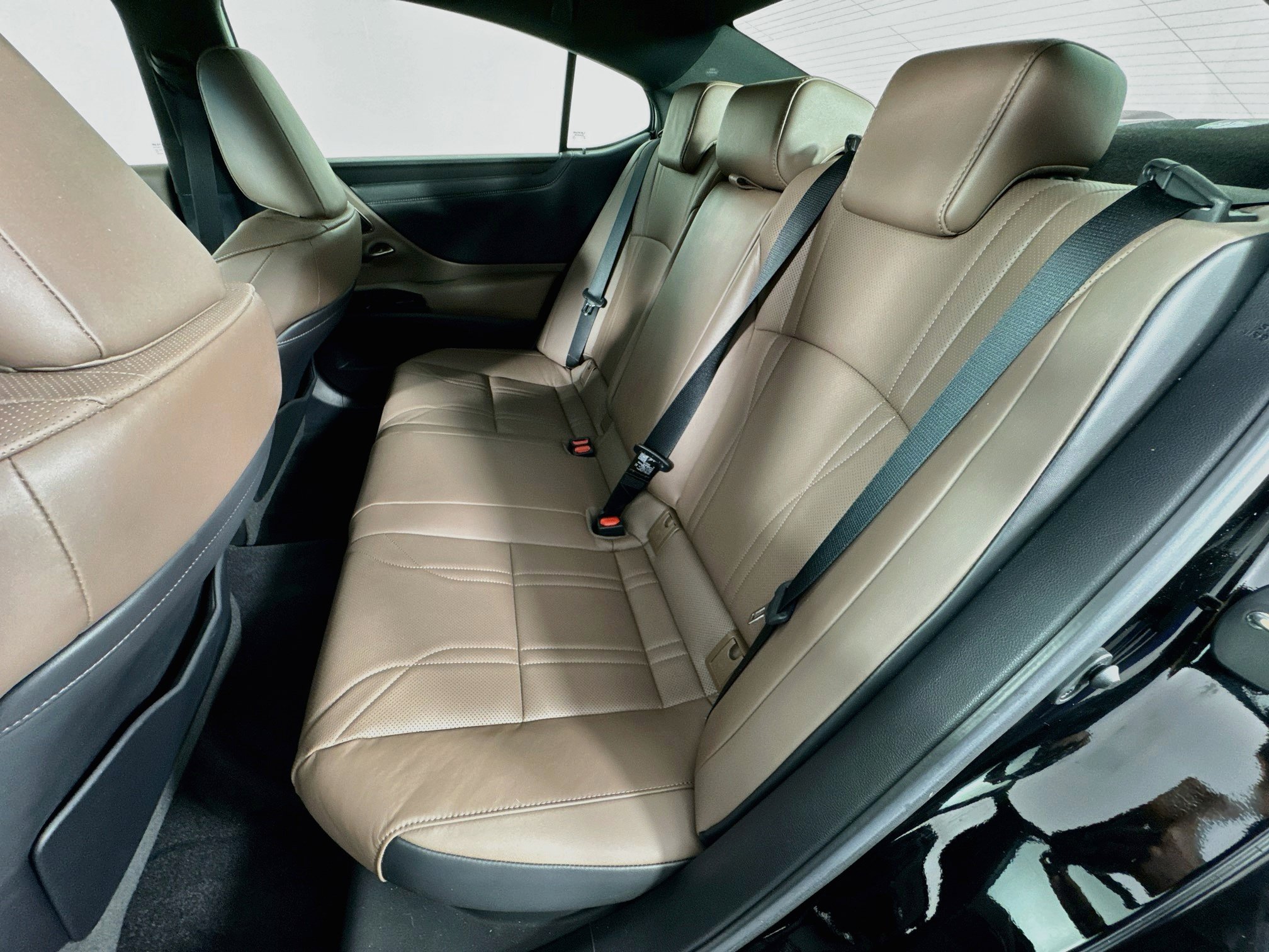 Used 2022 Lexus ES 300h w/ Accessory Package FWD image 26