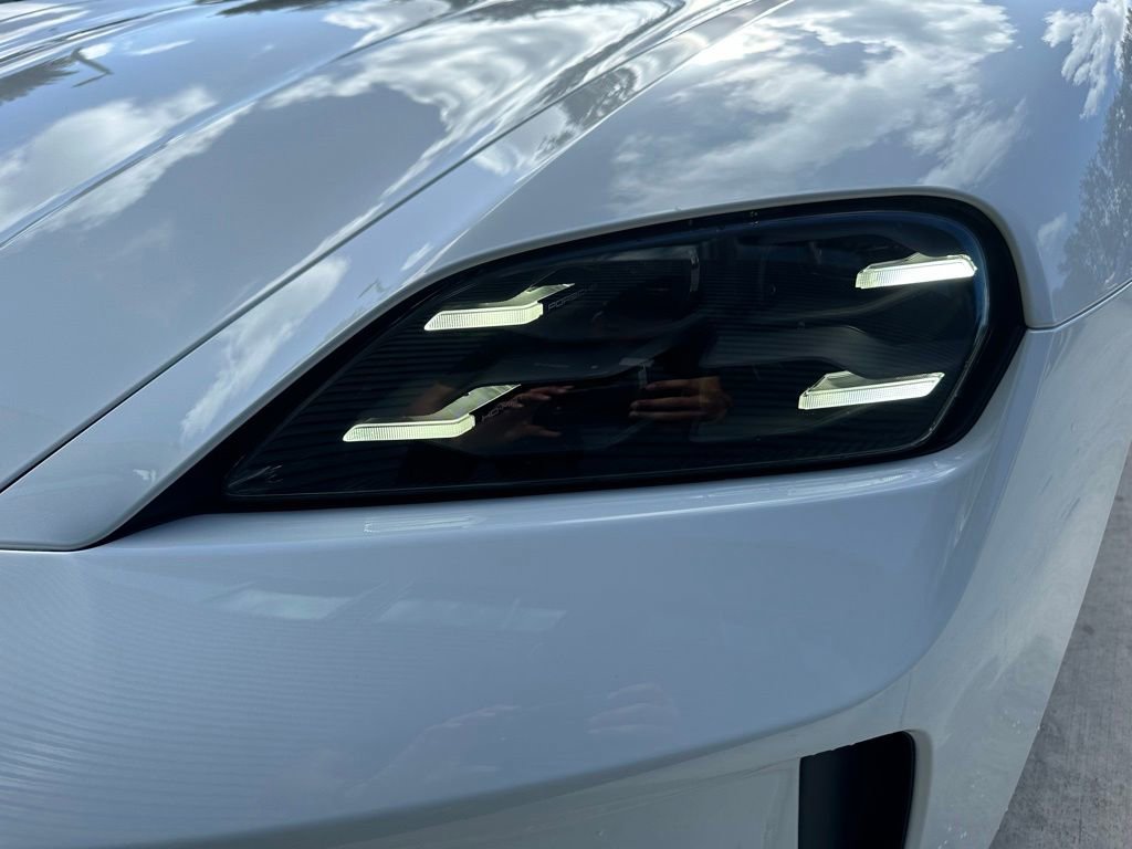 Used 2025 Porsche Taycan 4S image 34