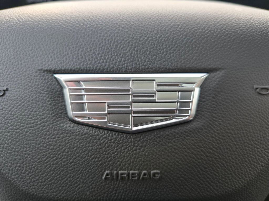 New 2026 Cadillac Optiq Luxury 2 image 38