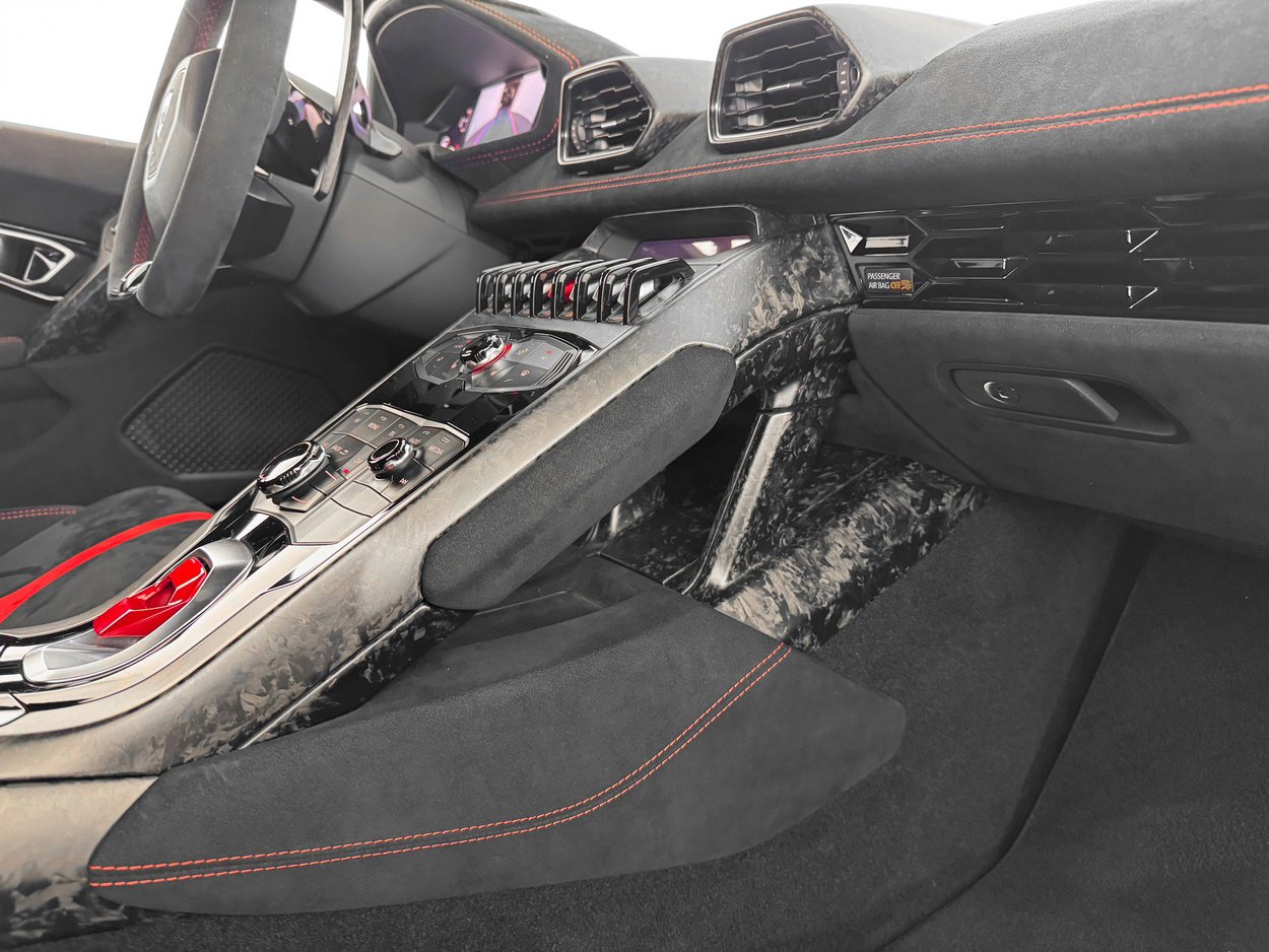 Used 2018 Lamborghini Huracan Performante image 27
