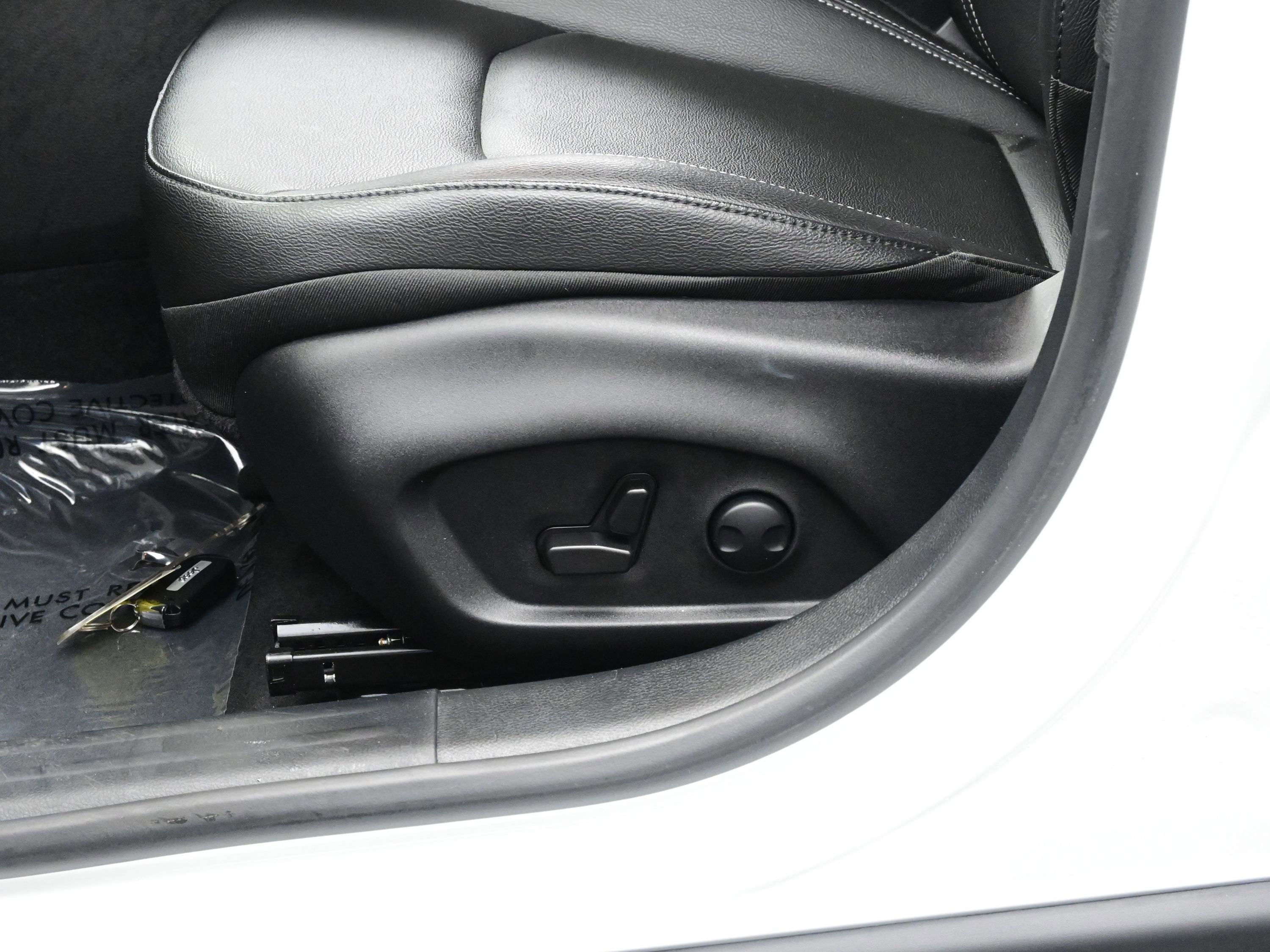 Used 2025 Jeep Compass Limited image 11