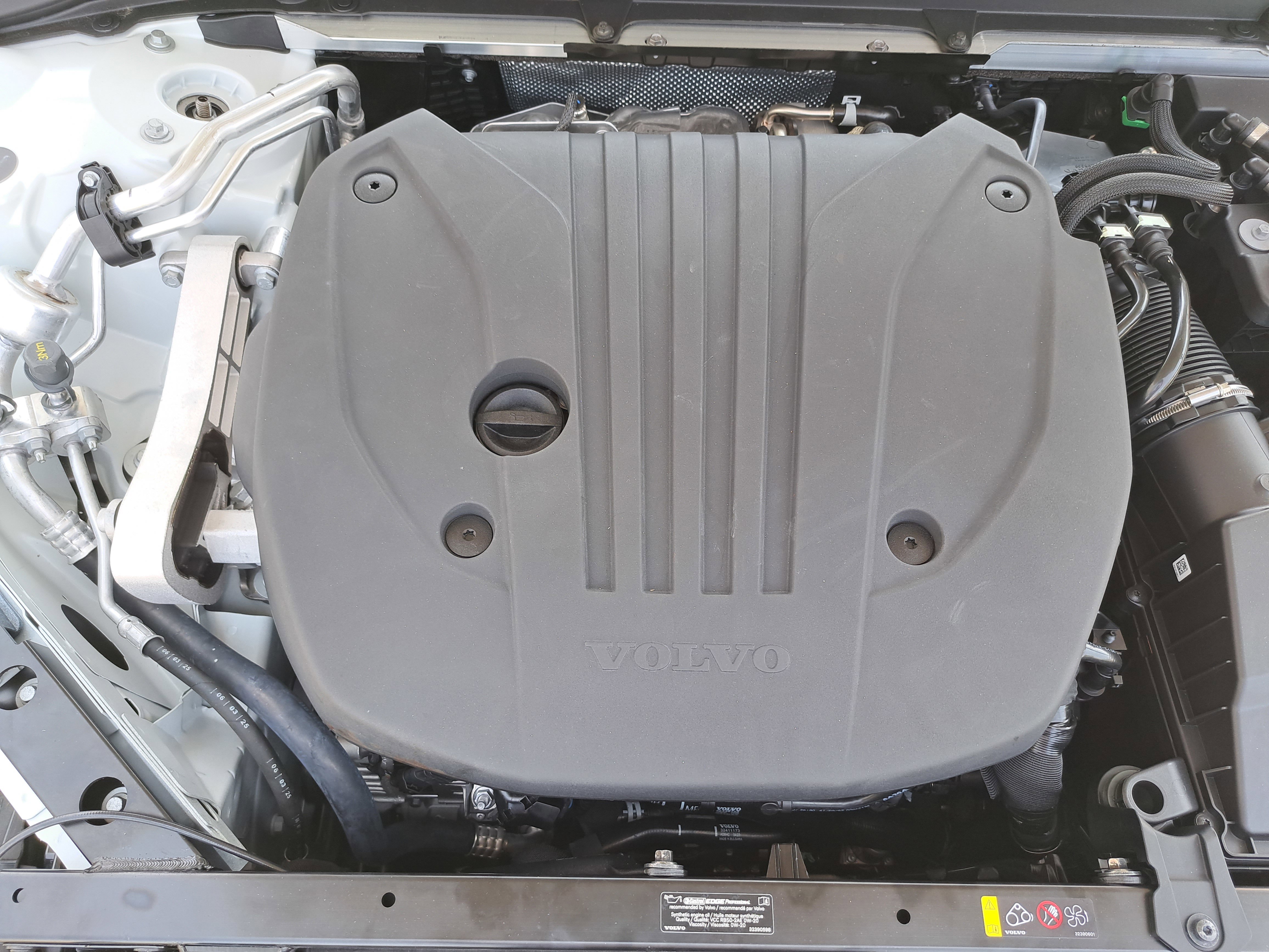 New 2026 Volvo V60 B5 Cross Country Plus w/ Protection Package Premier image 9