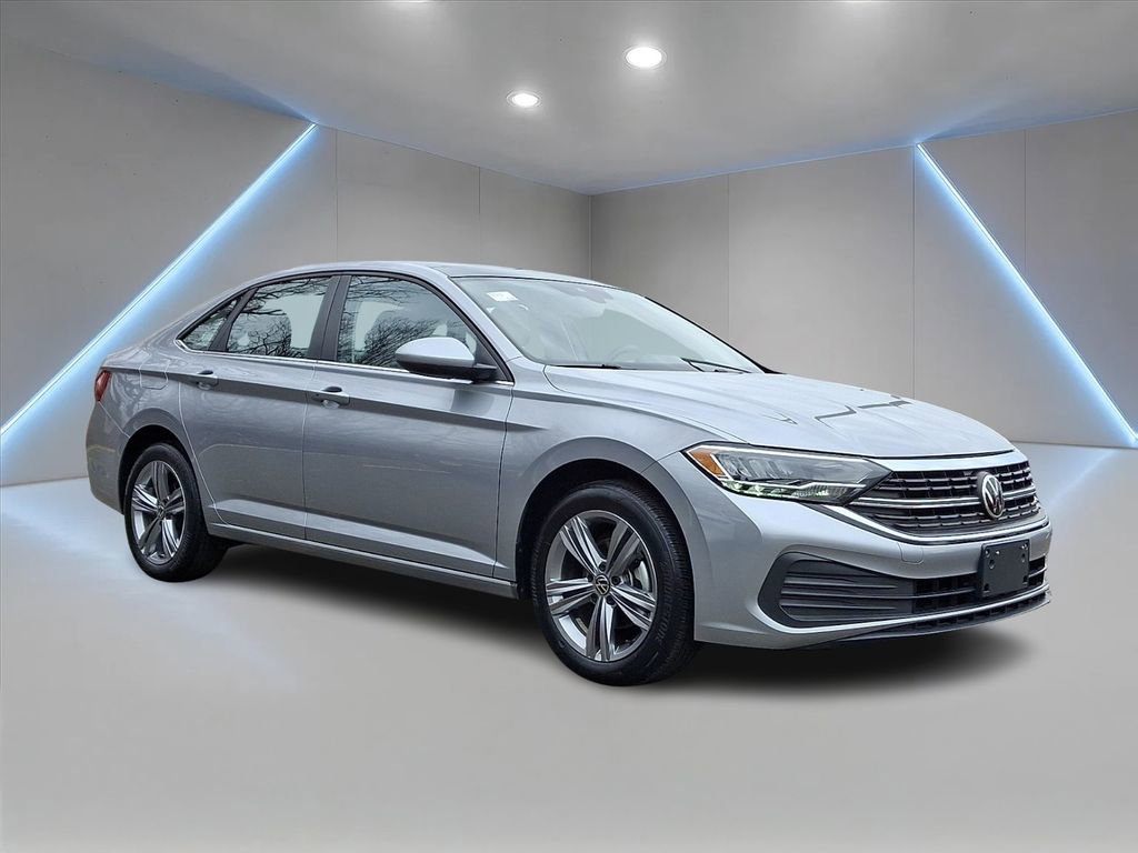 Certified 2022 Volkswagen Jetta SE w/ Panoramic Sunroof Package FWD image 3