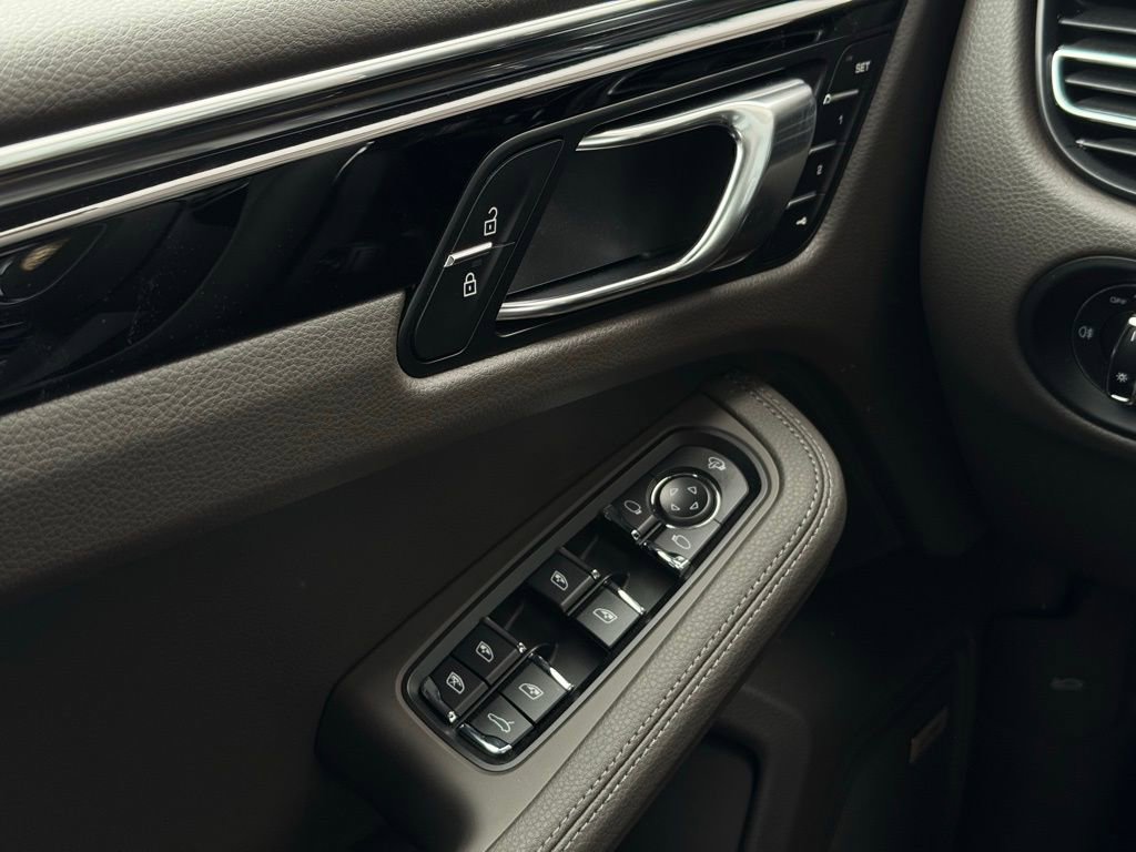 New 2025 Porsche Macan image 32