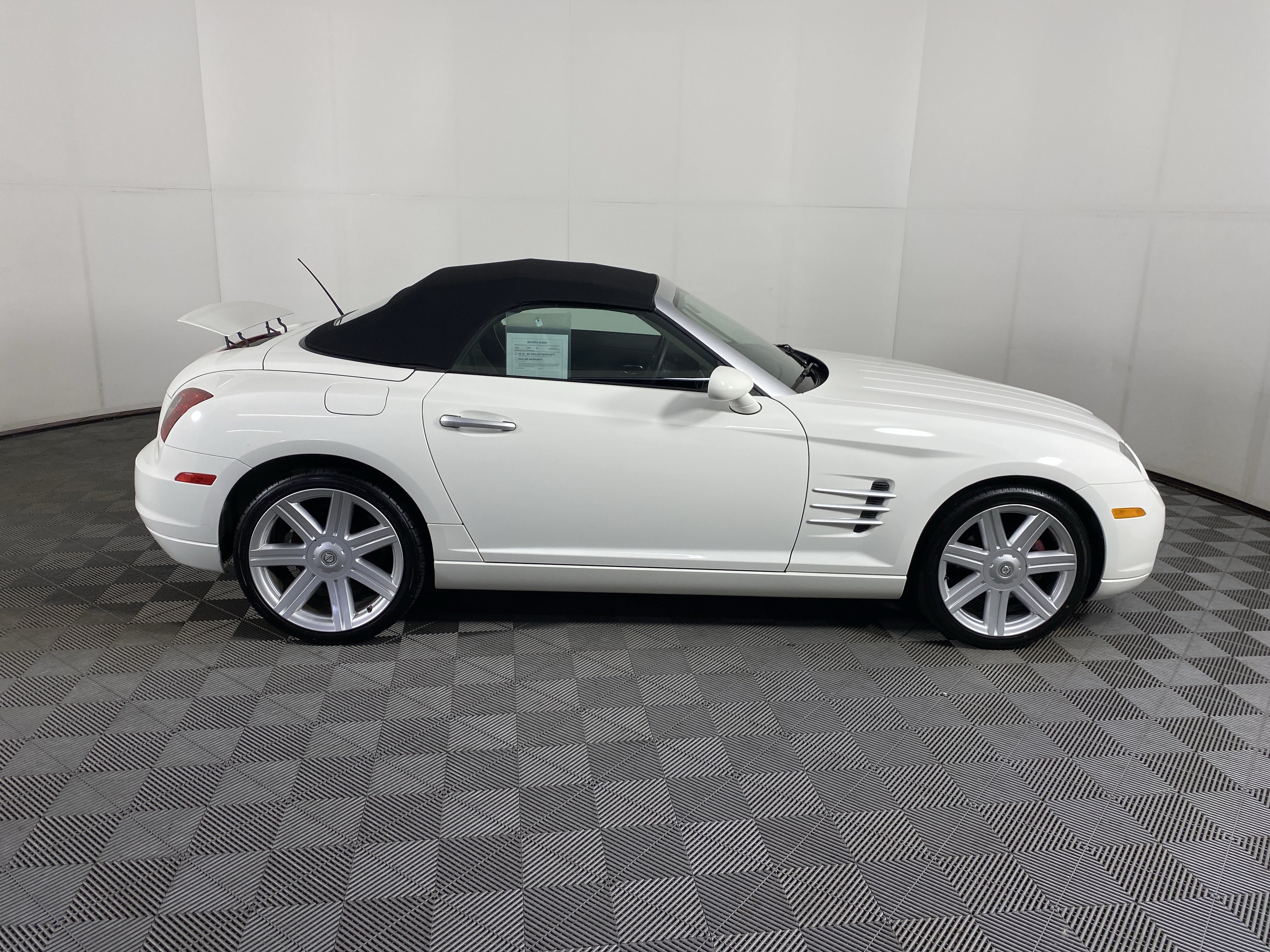 Used 2005 Chrysler Crossfire Limited RWD image 3