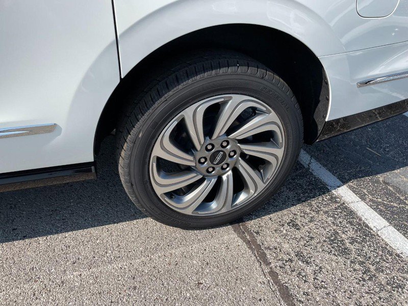 Certified 2023 Lincoln Navigator L Reserve image 9