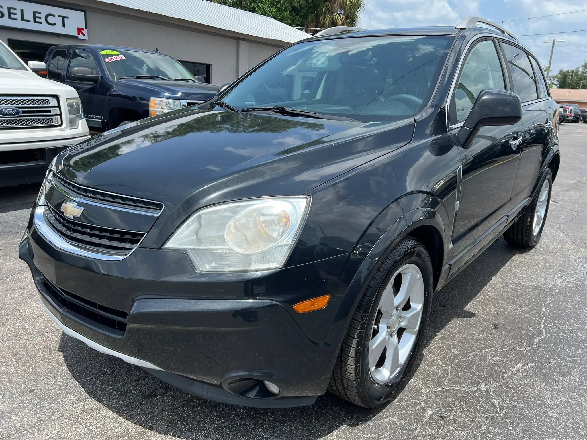 Used 2014 Chevrolet Captiva Sport LTZ FWD image 2