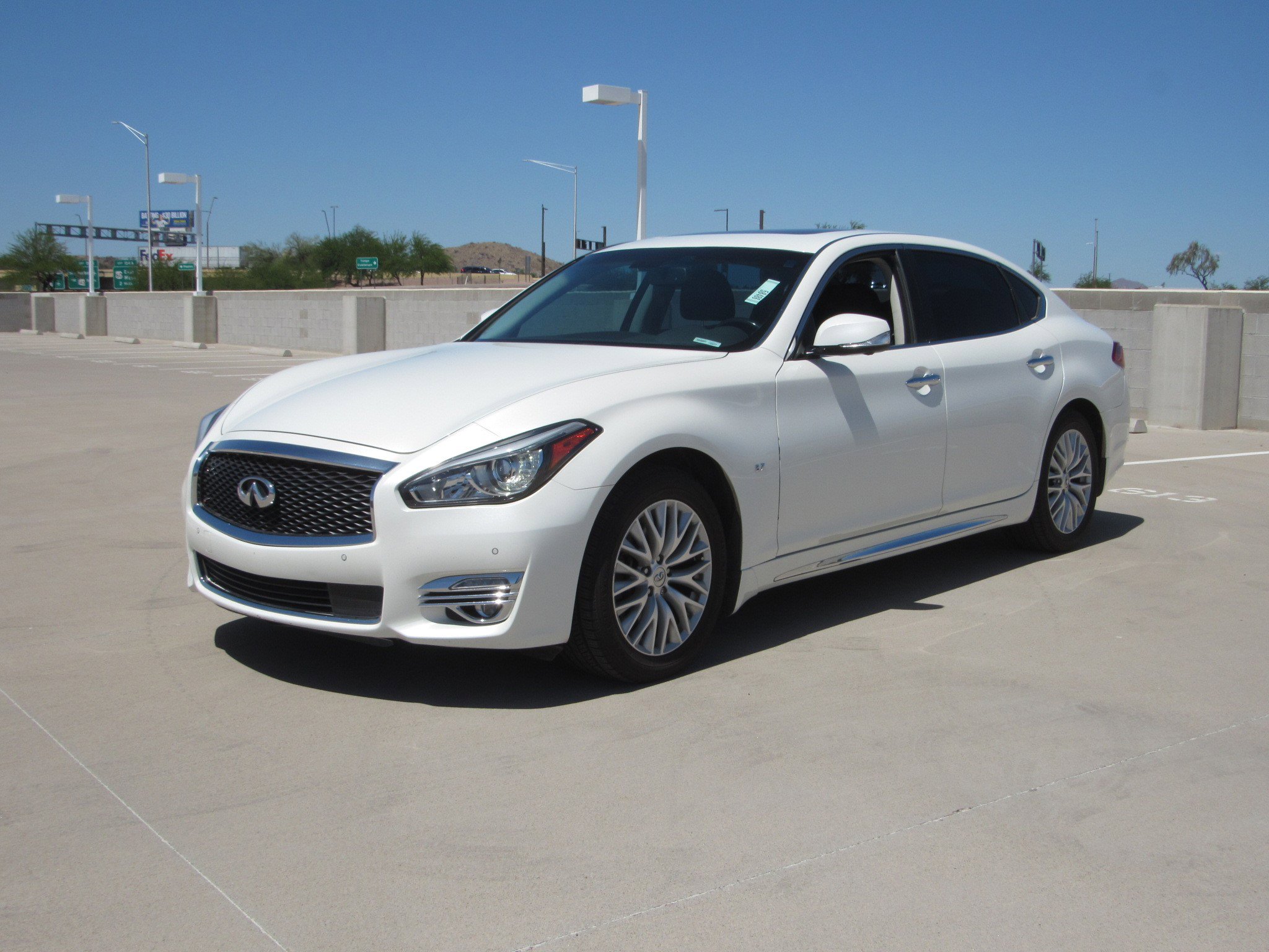 Used 2016 INFINITI Q70 L 3.7 w/ Deluxe Touring Package