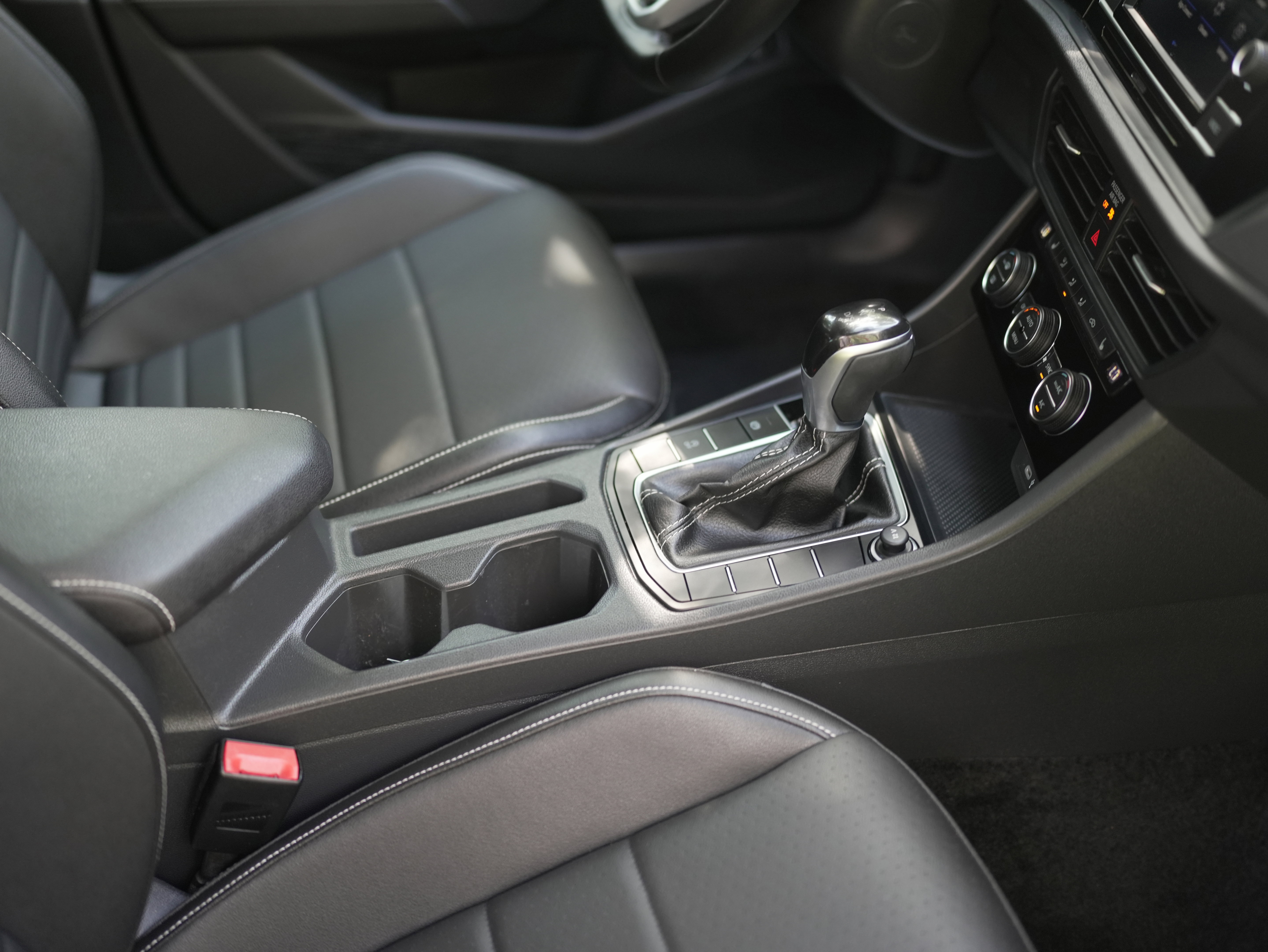 Certified 2024 Volkswagen Jetta SE w/ Panoramic Sunroof Package image 18