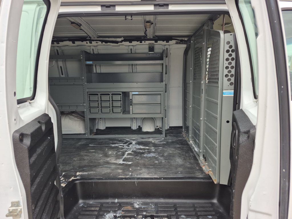 Used 2015 Chevrolet Express 2500 RWD image 19