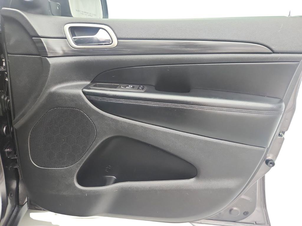 Used 2021 Jeep Grand Cherokee Laredo image 24