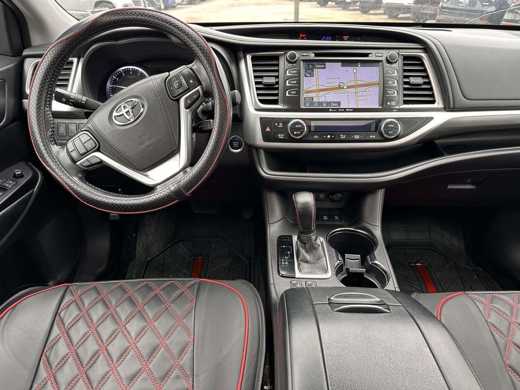 Used 2018 Toyota Highlander SE AWD/4WD image 17