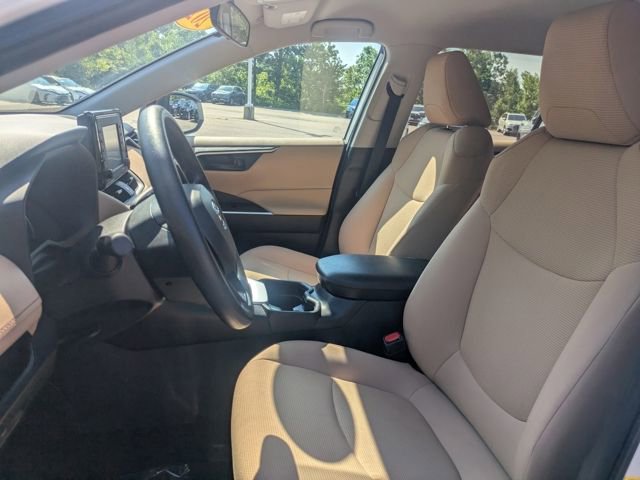 Used 2021 Toyota RAV4 LE AWD/4WD image 17
