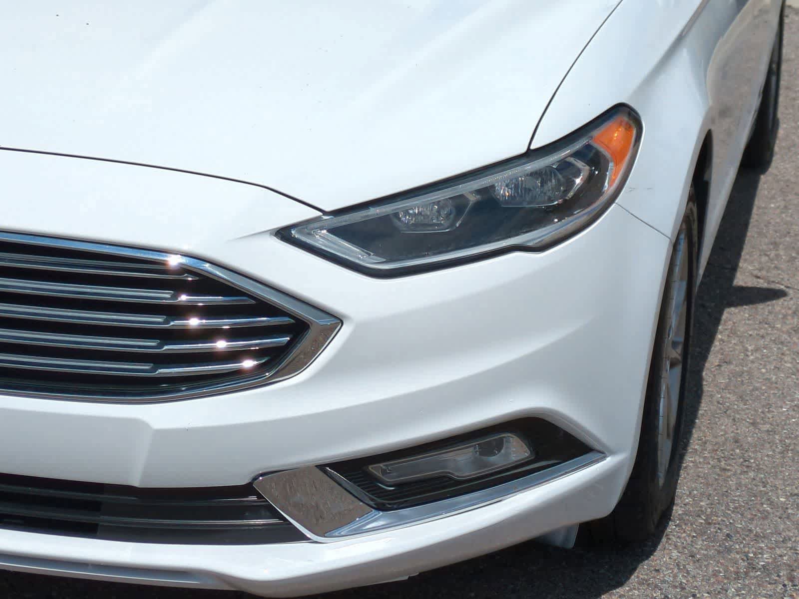 Used 2017 Ford Fusion SE w/ Fusion SE Technology Package FWD image 11