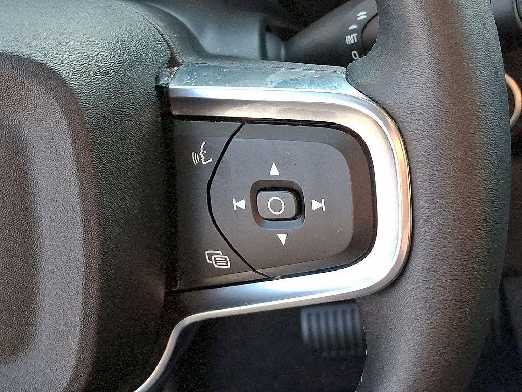 Certified 2026 Volvo XC40 B5 Plus AWD/4WD image 24