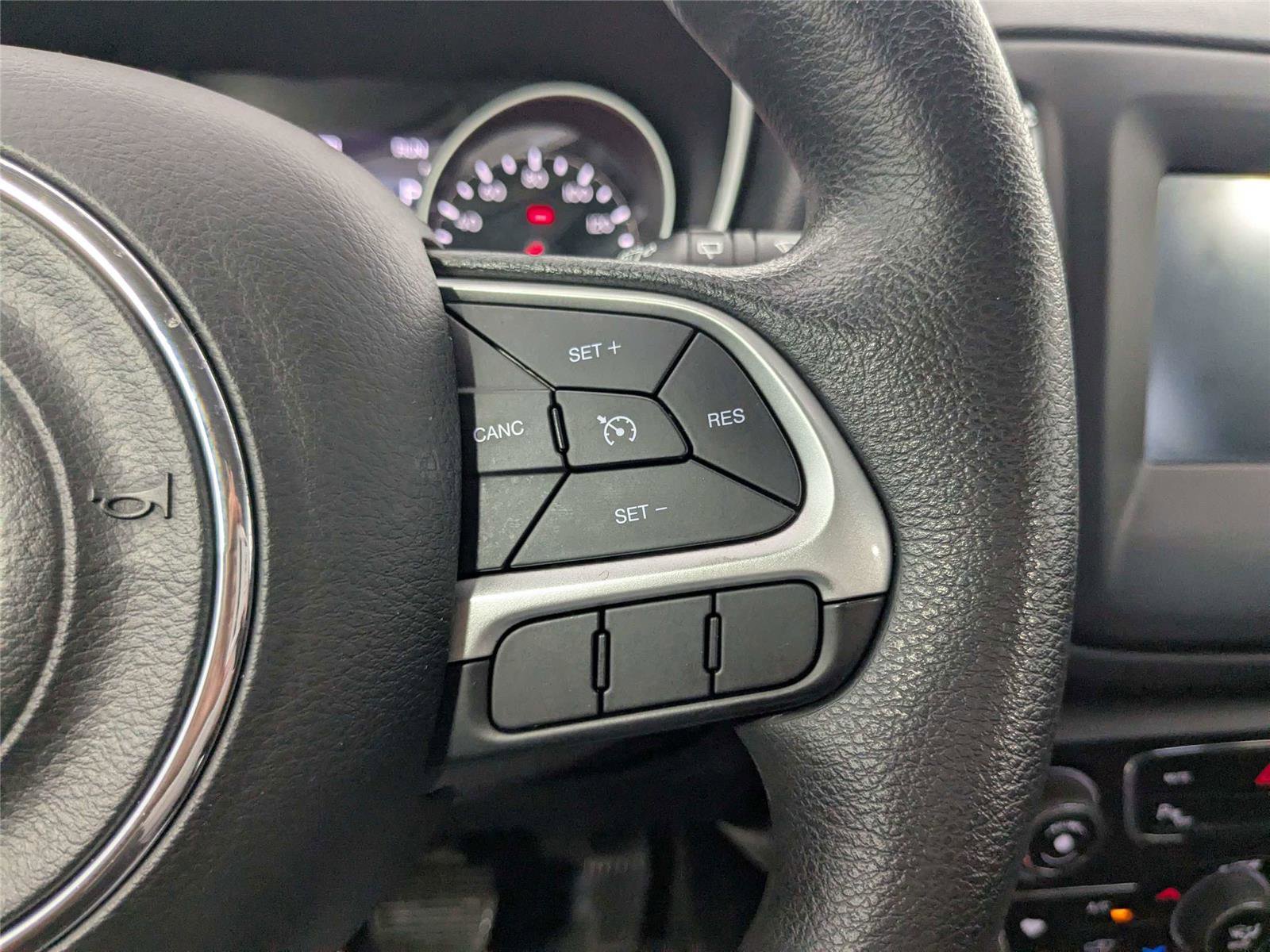 Used 2018 Jeep Compass Sport w/ Tech Group FWD image 18