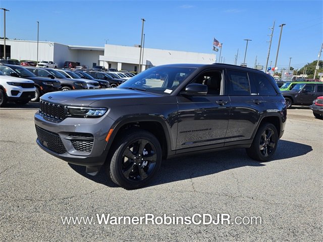 New 2025 Jeep Grand Cherokee Altitude image 3