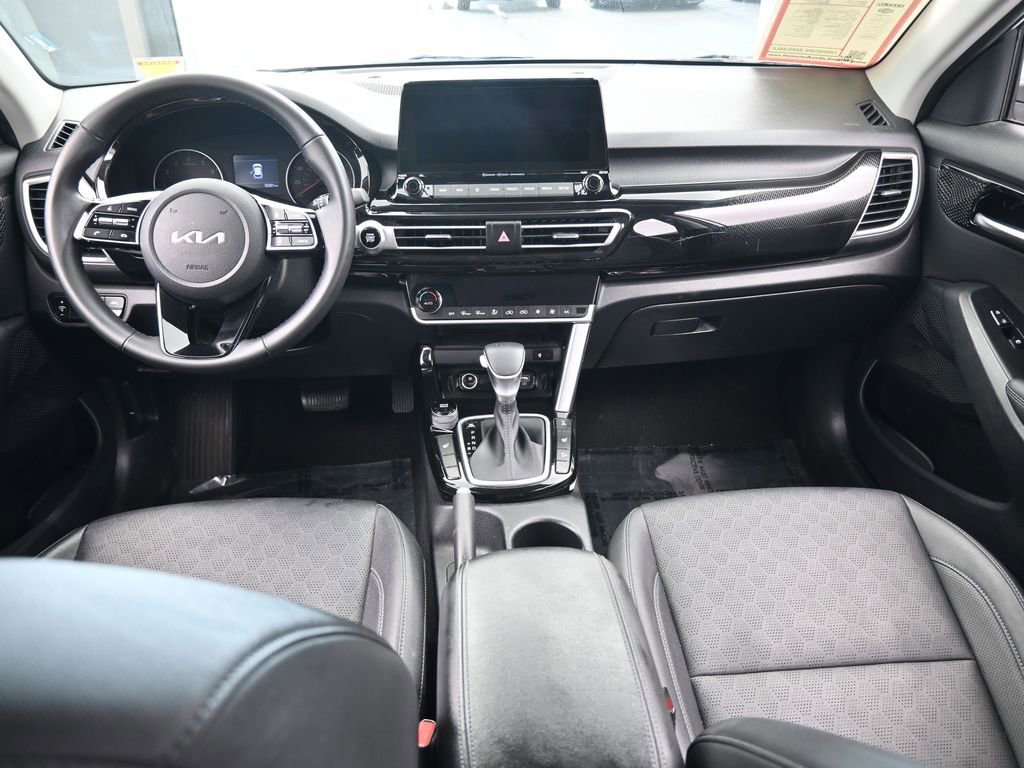 Used 2022 Kia Seltos EX image 40