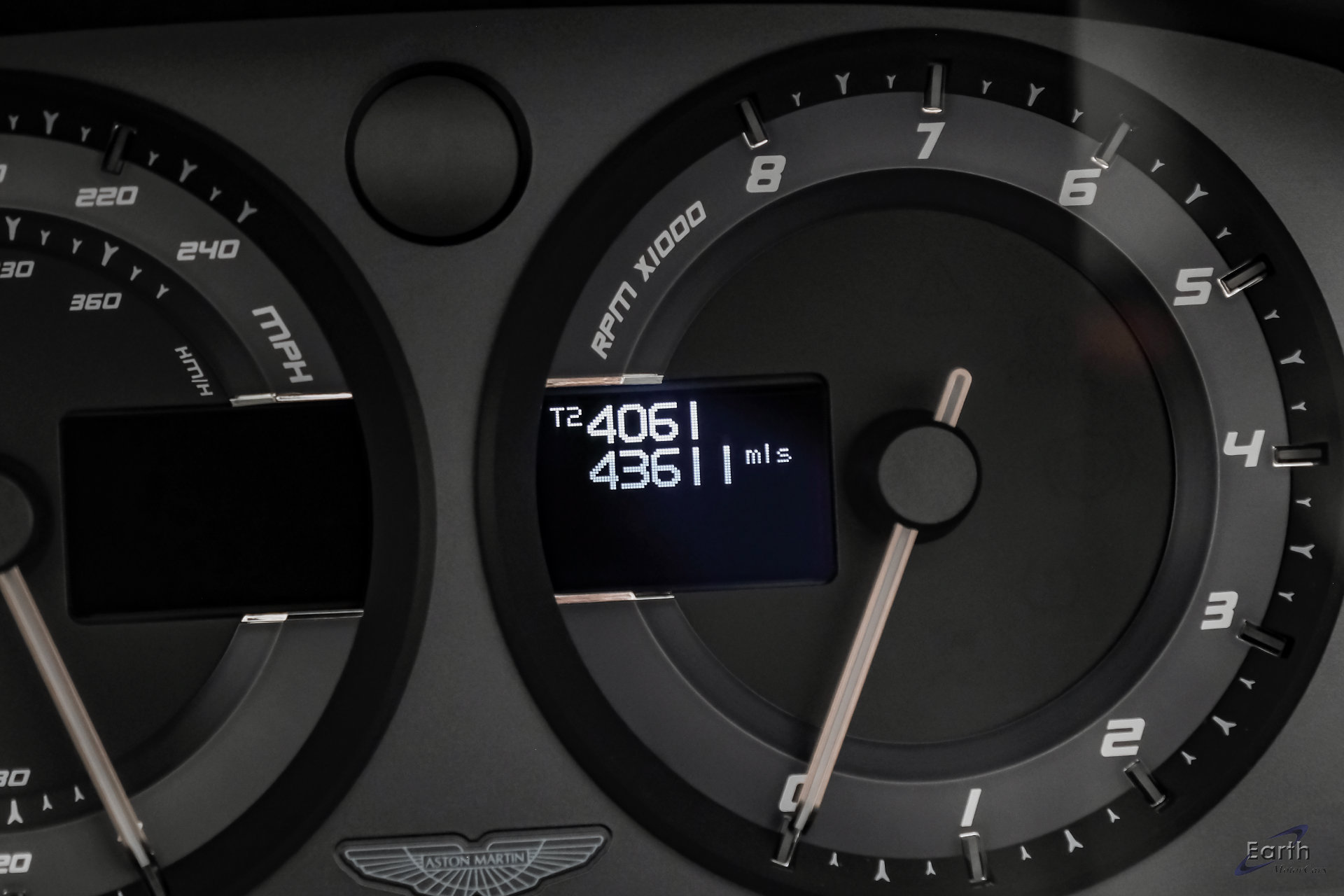 Used 2015 Aston Martin V8 Vantage GT RWD image 92