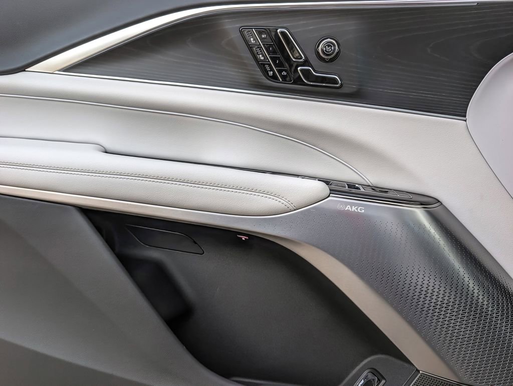 New 2026 Cadillac Lyriq Premium Luxury AWD/4WD image 11