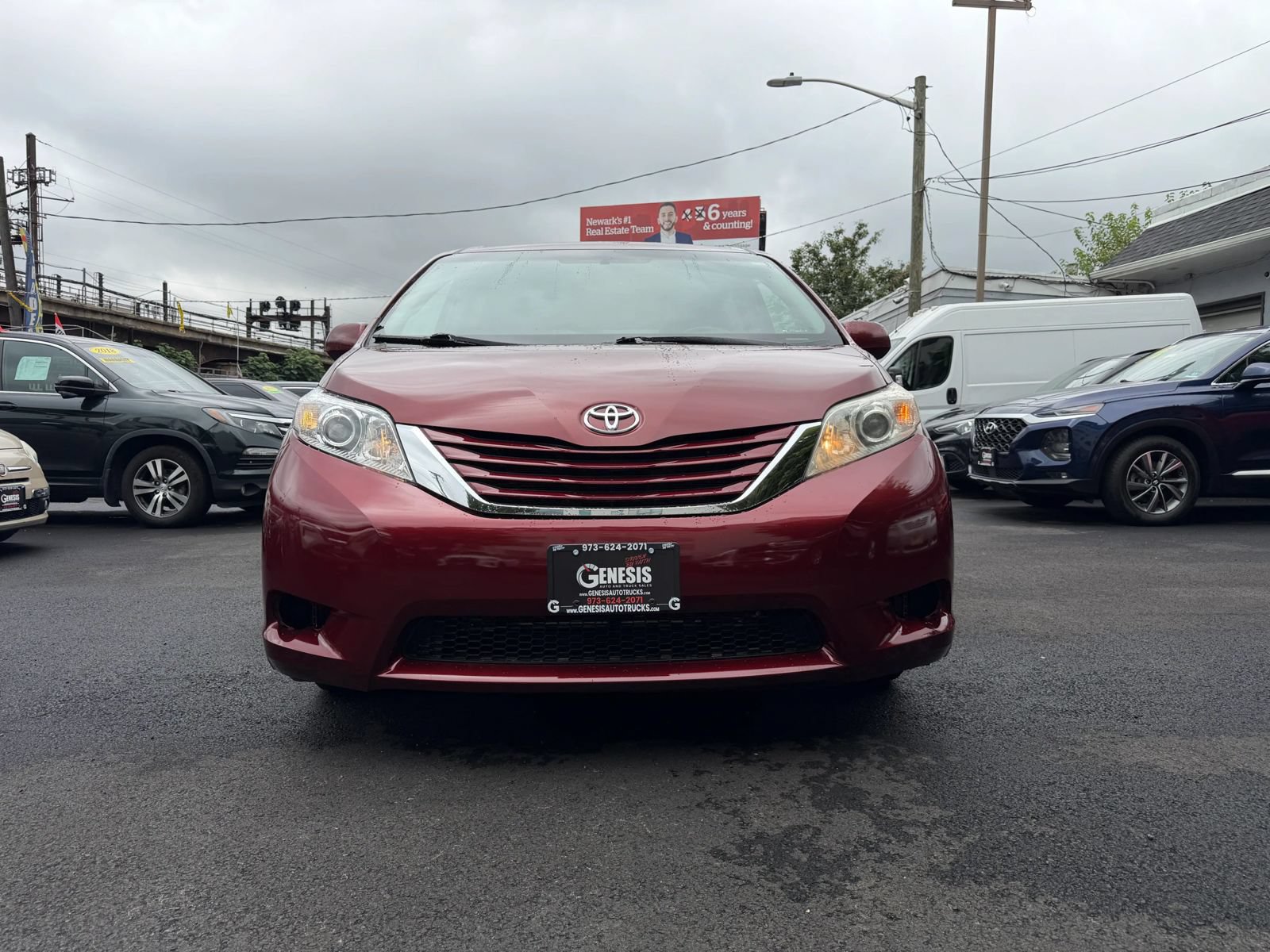 Used 2015 Toyota Sienna LE FWD image 2