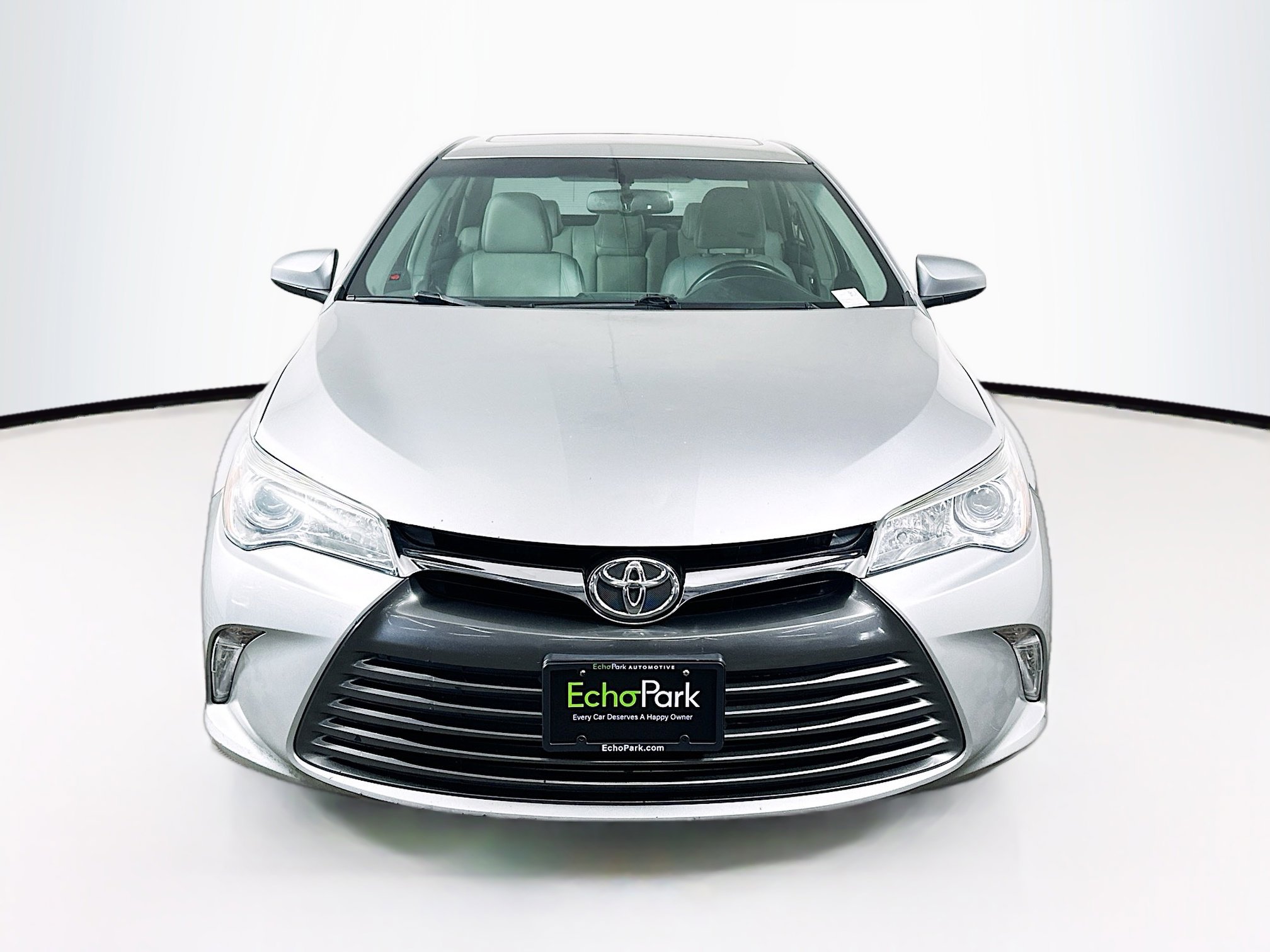 Used 2015 Toyota Camry XLE w/ Moonroof Package FWD image 2