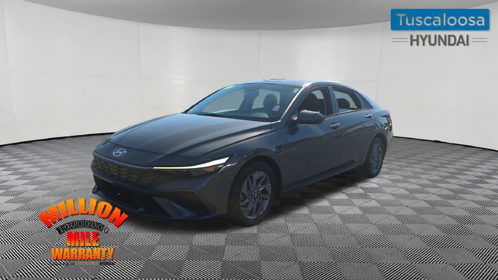Used 2024 Hyundai Elantra SEL FWD image 3