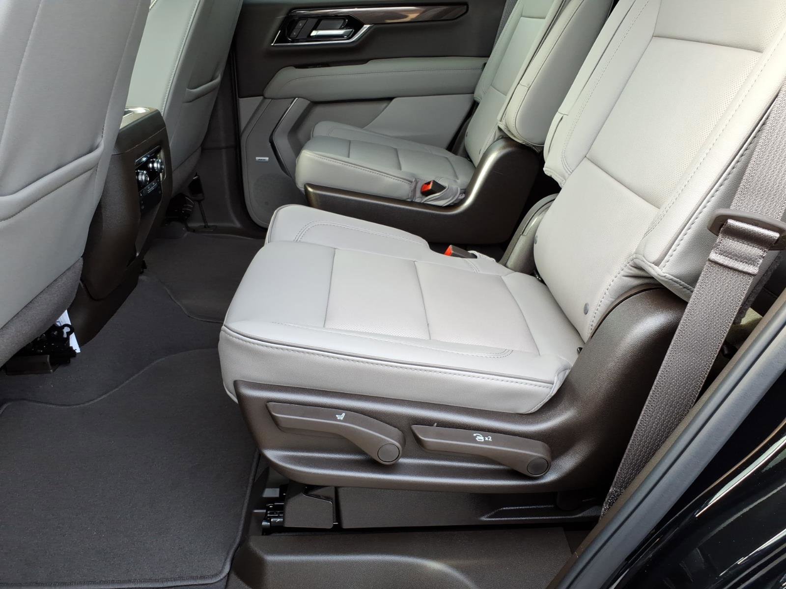 New 2026 GMC Yukon Elevation image 12