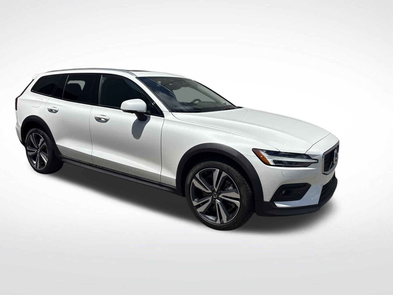 New 2025 Volvo V60 B5 Cross Country Plus w/ Protection Package Premier image 7