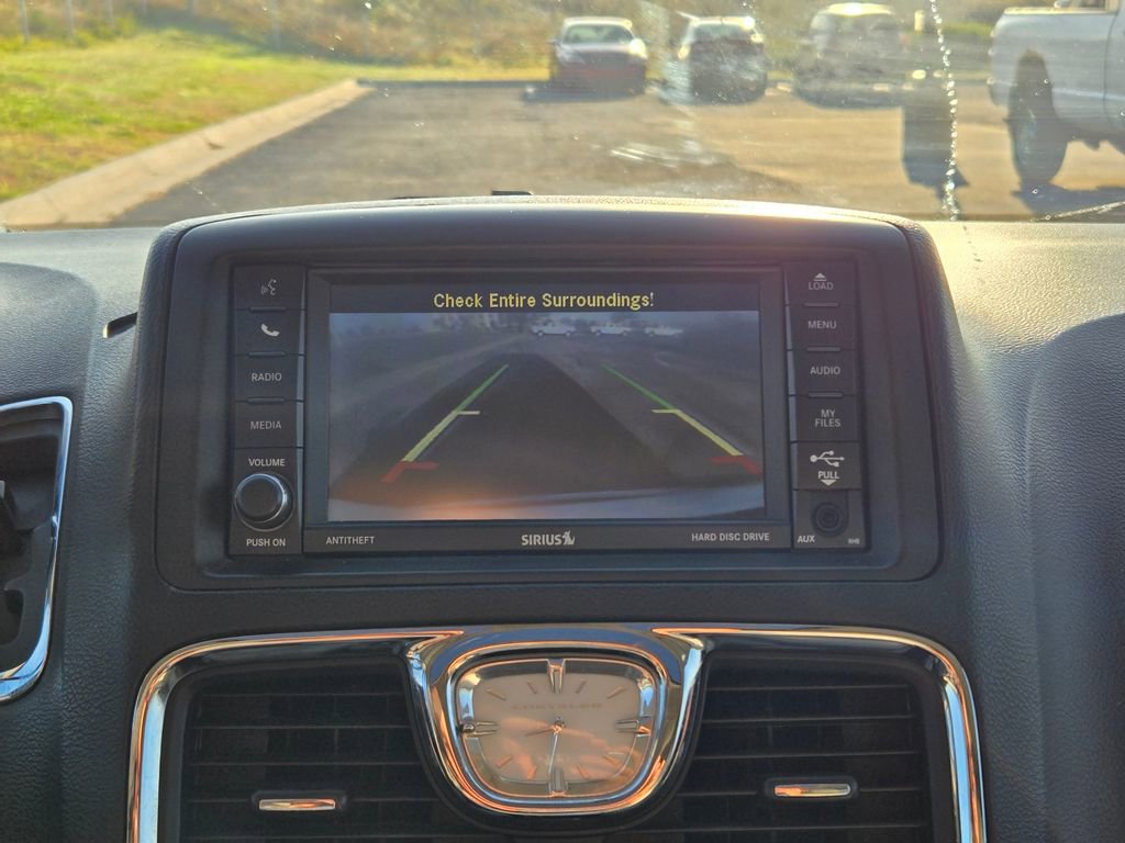 Used 2016 Chrysler Town & Country Limited Platinum image 21